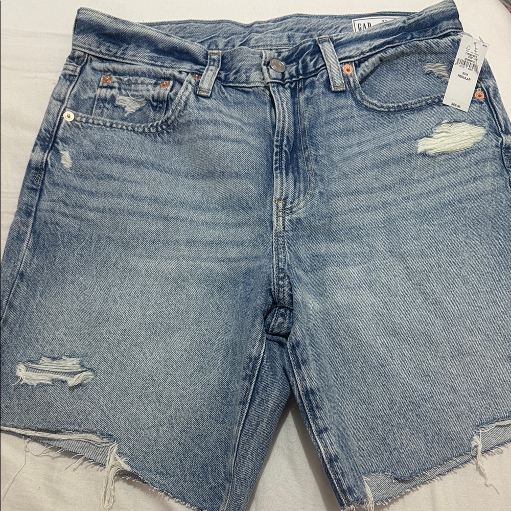 NWT GAP 8” Loose Bermuda Mid Rise Short